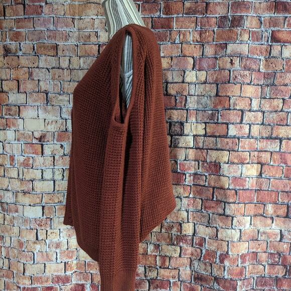 Wet seal sweater holes below shoulder Size M - Picture 5 of 6